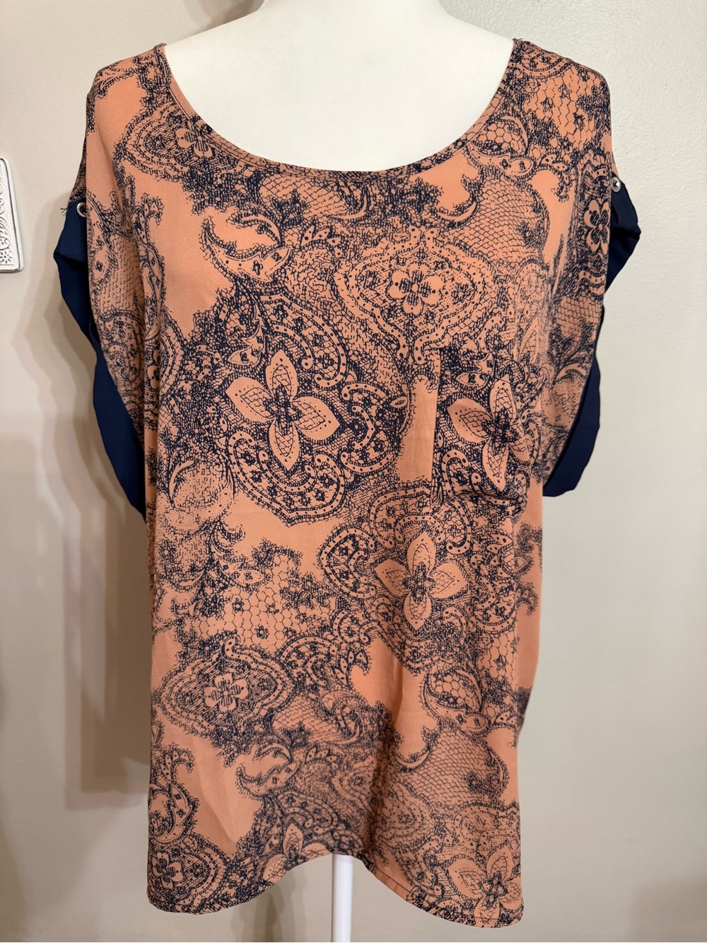 Forever 21+ Light Salmon and Navy Floral Top - Size 1X